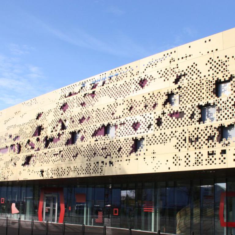 Le bâtiment de la Maison des Arts