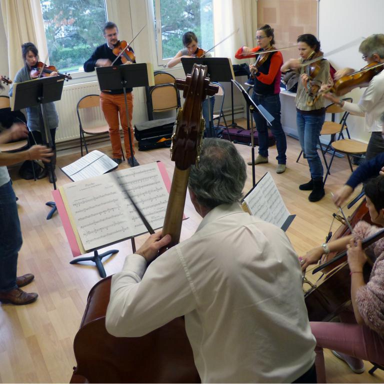 L'ensemble instrumental en répétition