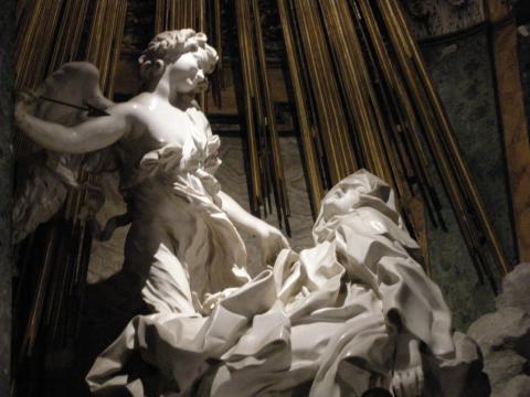 1 sculpture de 2 femmes